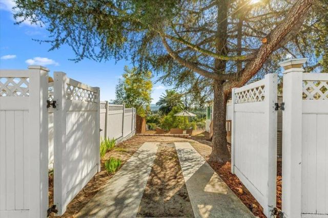 874 Hacienda Drive, El Cajon, CA 92020