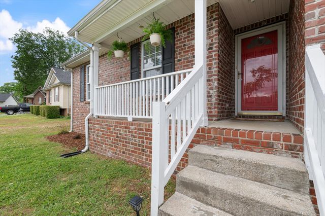 1362 Piercy Ct, Lebanon, TN 37087