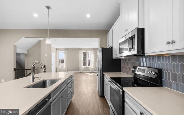 100 BETHLEHEM PL, Brooklyn, MD 21225