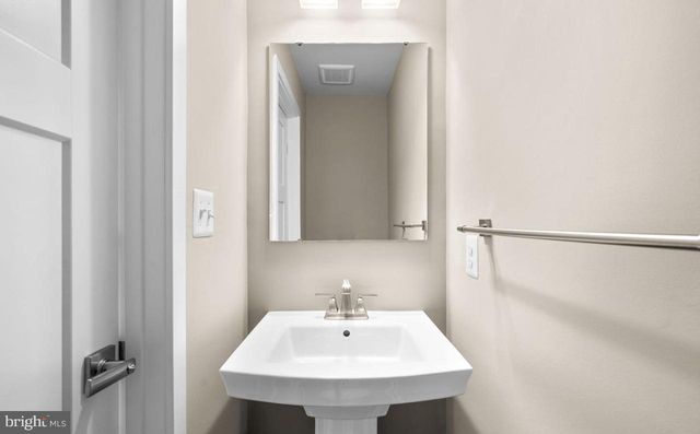 100 BETHLEHEM PL, Brooklyn, MD 21225