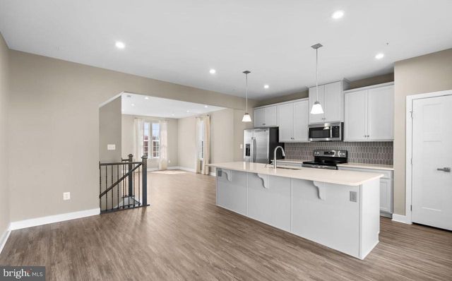 100 BETHLEHEM PL, Brooklyn, MD 21225