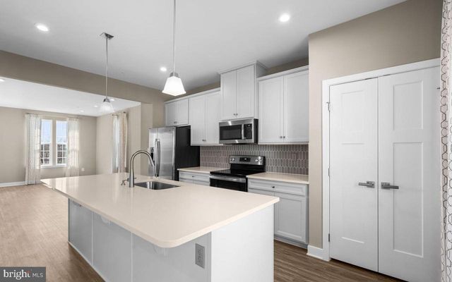 100 BETHLEHEM PL, Brooklyn, MD 21225