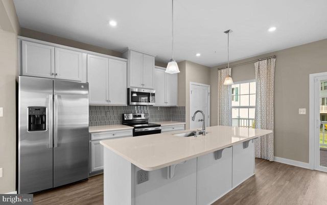 100 BETHLEHEM PL, Brooklyn, MD 21225