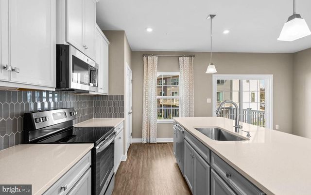 100 BETHLEHEM PL, Brooklyn, MD 21225