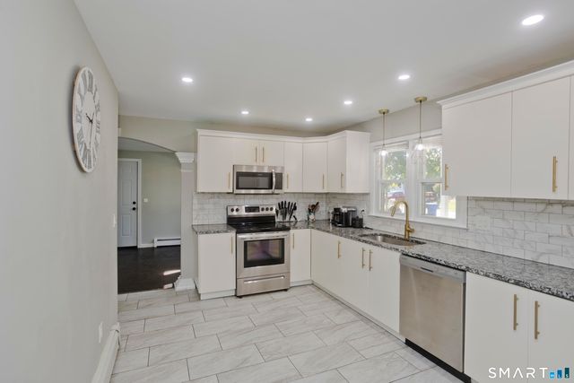 10 Wesley Road, East Windsor, CT 06016