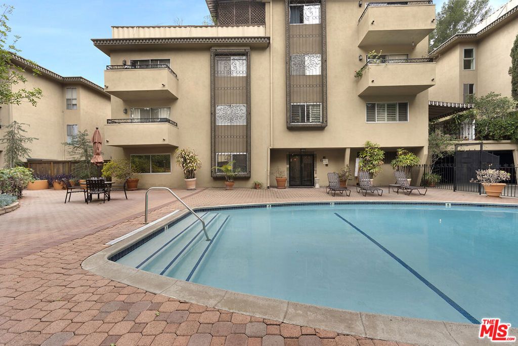 Image 1 of property listing at 6700 Hillpark Drive 204, Los Angeles, CA 90068