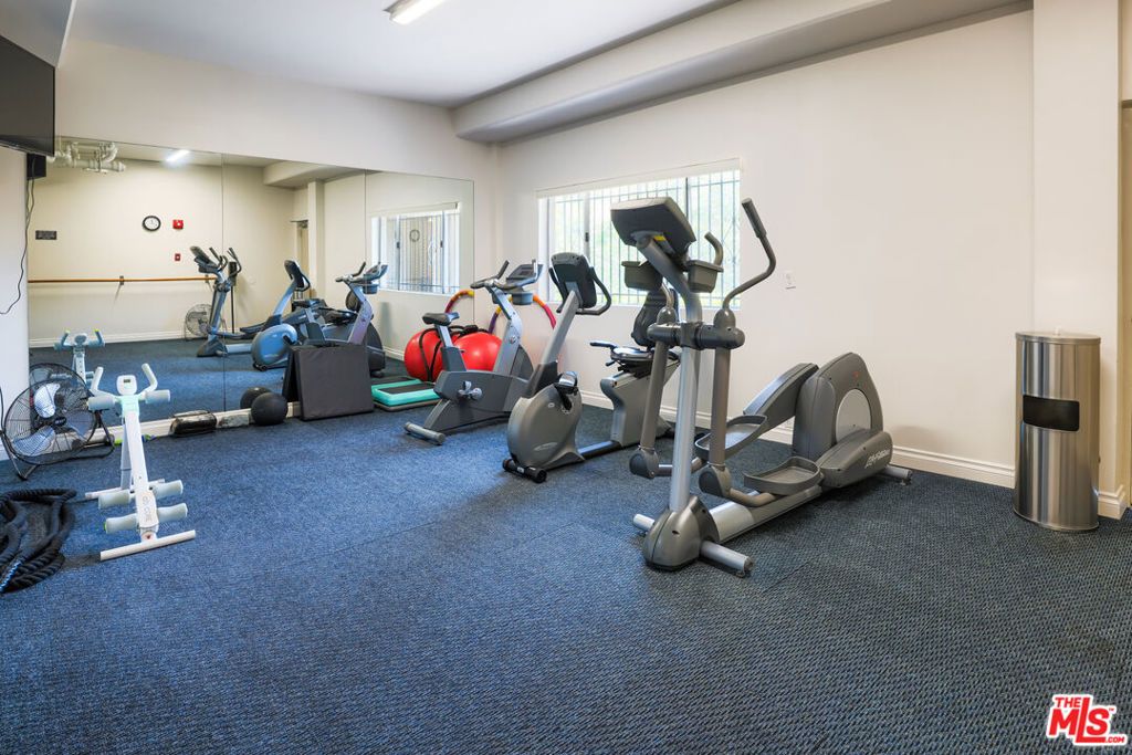 Image 17 of property listing at 6700 Hillpark Drive 204, Los Angeles, CA 90068