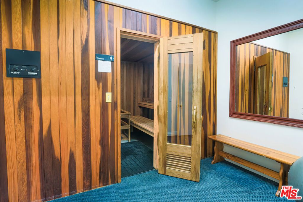 Image 18 of property listing at 6700 Hillpark Drive 204, Los Angeles, CA 90068