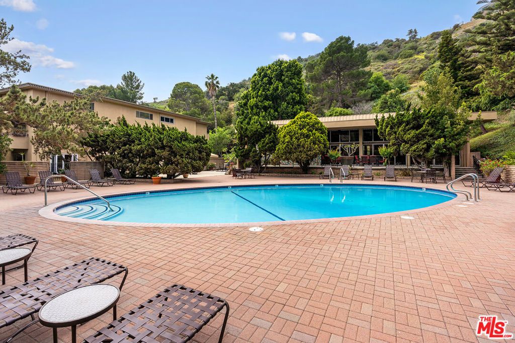 Image 20 of property listing at 6700 Hillpark Drive 204, Los Angeles, CA 90068