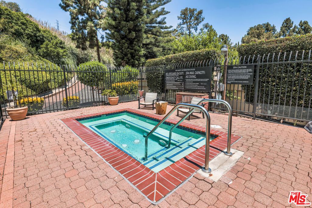 Image 22 of property listing at 6700 Hillpark Drive 204, Los Angeles, CA 90068