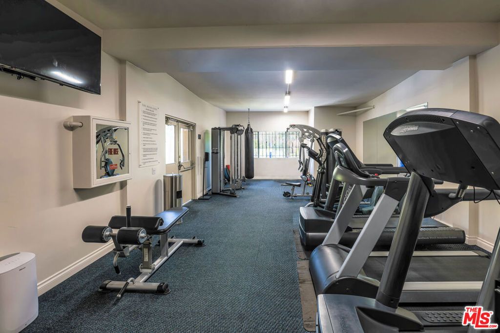 Image 25 of property listing at 6700 Hillpark Drive 204, Los Angeles, CA 90068