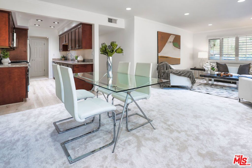 Image 6 of property listing at 6700 Hillpark Drive 204, Los Angeles, CA 90068