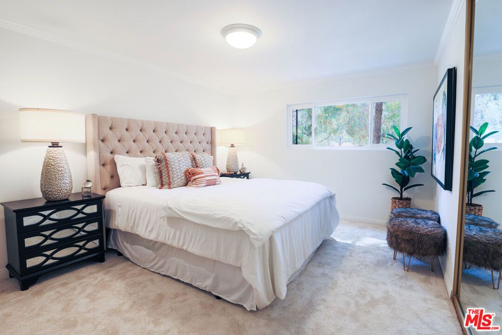 Image 7 of property listing at 6700 Hillpark Drive 204, Los Angeles, CA 90068