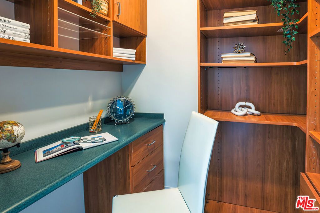 Image 9 of property listing at 6700 Hillpark Drive 204, Los Angeles, CA 90068