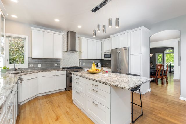 2308 Hillsboro Lane, Naperville, IL 60564