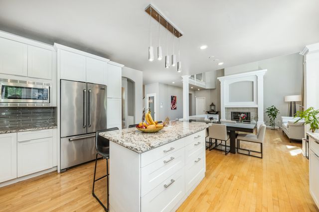 2308 Hillsboro Lane, Naperville, IL 60564
