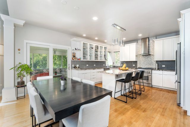 2308 Hillsboro Lane, Naperville, IL 60564