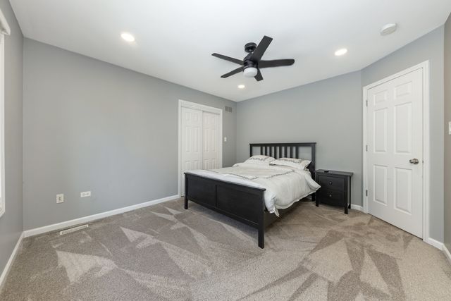 2308 Hillsboro Lane, Naperville, IL 60564