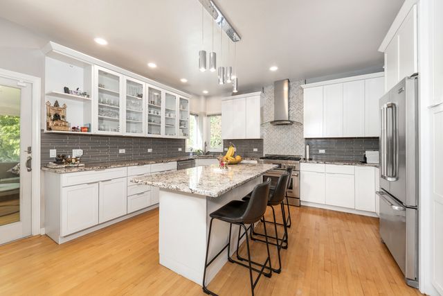 2308 Hillsboro Lane, Naperville, IL 60564