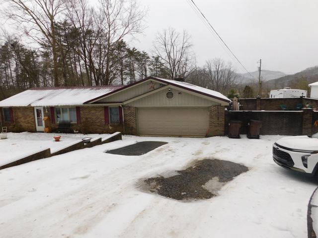 2035 Doe Creek Road, Irvine, KY 40336