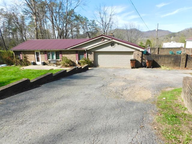 2035 Doe Creek Road, Irvine, KY 40336