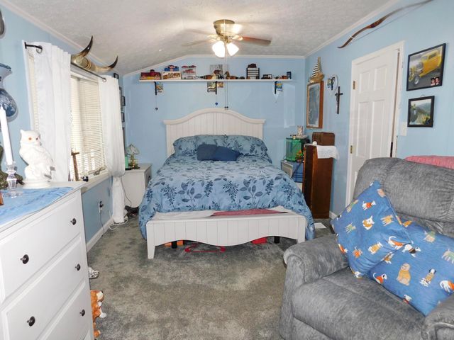 2035 Doe Creek Road, Irvine, KY 40336