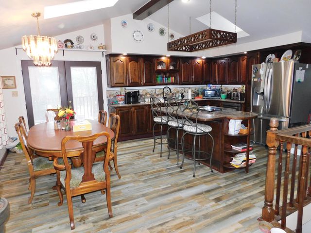 2035 Doe Creek Road, Irvine, KY 40336