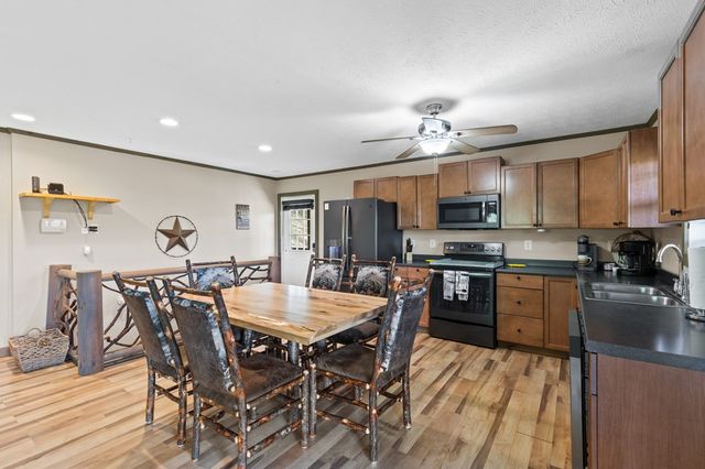 152 Cowboy Way, Mineral Bluff, GA 30559