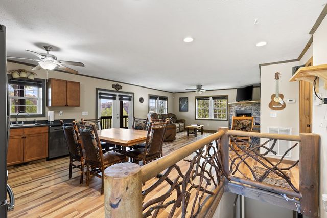 152 Cowboy Way, Mineral Bluff, GA 30559