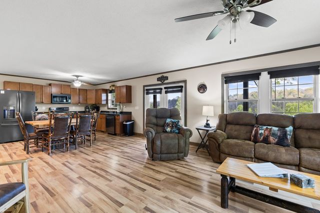 152 Cowboy Way, Mineral Bluff, GA 30559