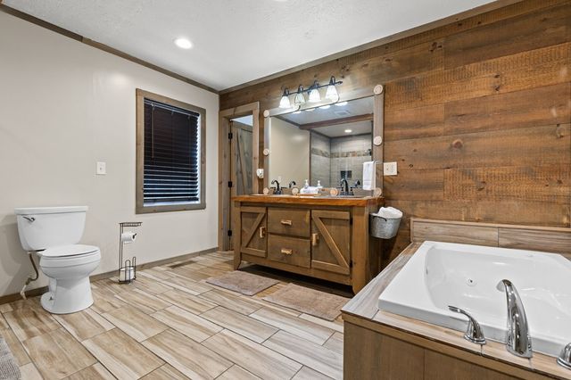 152 Cowboy Way, Mineral Bluff, GA 30559