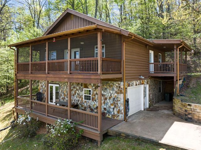 152 Cowboy Way, Mineral Bluff, GA 30559