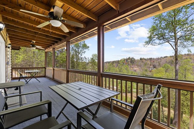 152 Cowboy Way, Mineral Bluff, GA 30559