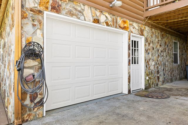 152 Cowboy Way, Mineral Bluff, GA 30559