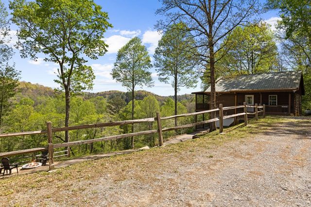 152 Cowboy Way, Mineral Bluff, GA 30559