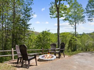 152 Cowboy Way, Mineral Bluff, GA 30559