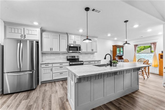 2 Ashford Circle, Bella Vista, AR 72714