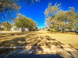 1330 E Whittaker Street, Shawnee, OK 74801