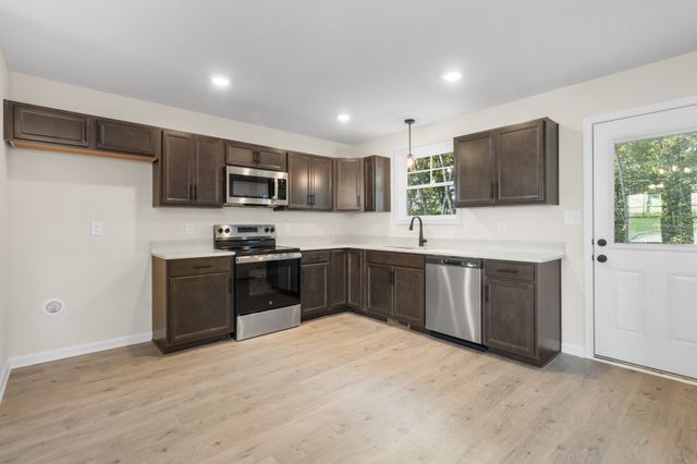 190 Oak St, Clarksville, TN 37042
