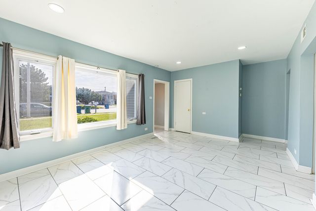 7740 Laramie Avenue, Burbank, IL 60459