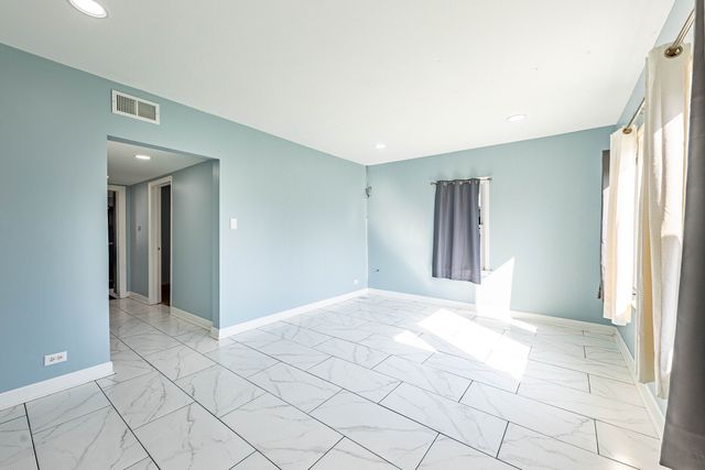 7740 Laramie Avenue, Burbank, IL 60459