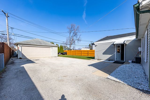 7740 Laramie Avenue, Burbank, IL 60459