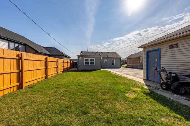 7740 Laramie Avenue, Burbank, IL 60459