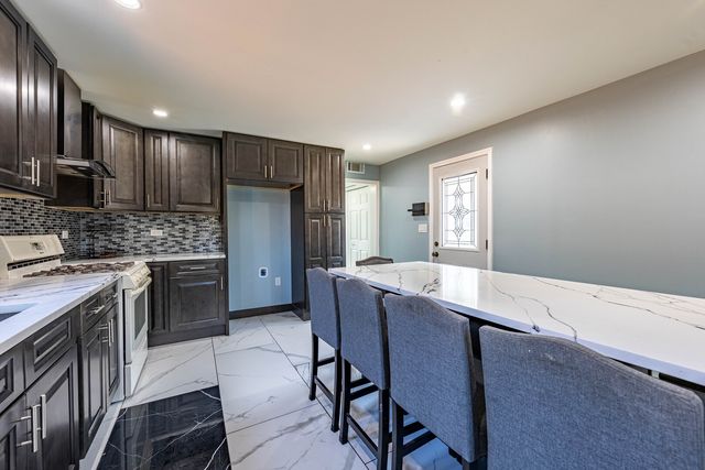 7740 Laramie Avenue, Burbank, IL 60459