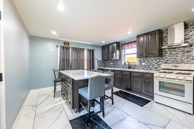 7740 Laramie Avenue, Burbank, IL 60459