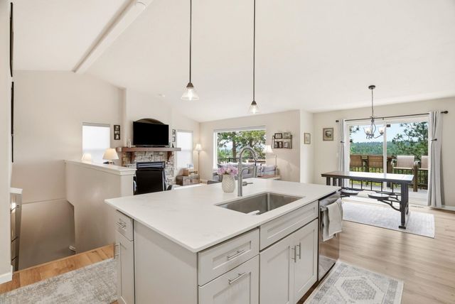 1807 S Canyon Woods Ln, Spokane, WA 99224