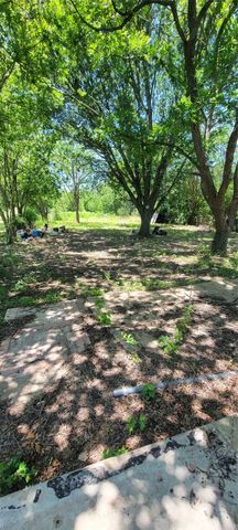 1302 Dr Martin Luther King Jr Boulevard, Waxahachie, TX 75165