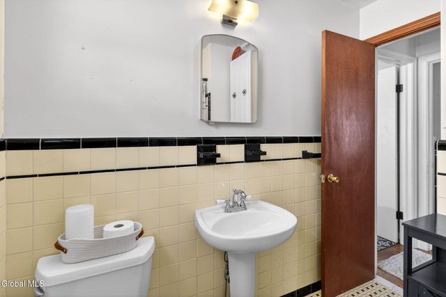 1 Zelenke Drive, North Greenbush, NY 12198