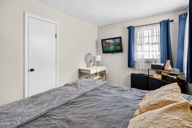 1 Zelenke Drive, North Greenbush, NY 12198