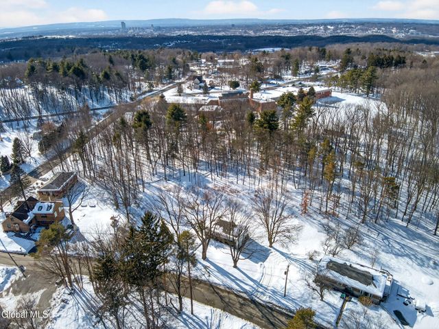 1 Zelenke Drive, North Greenbush, NY 12198